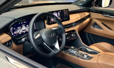 Муж Лены Катиной учит двухлетнего сына вождению: безопасно ли это?