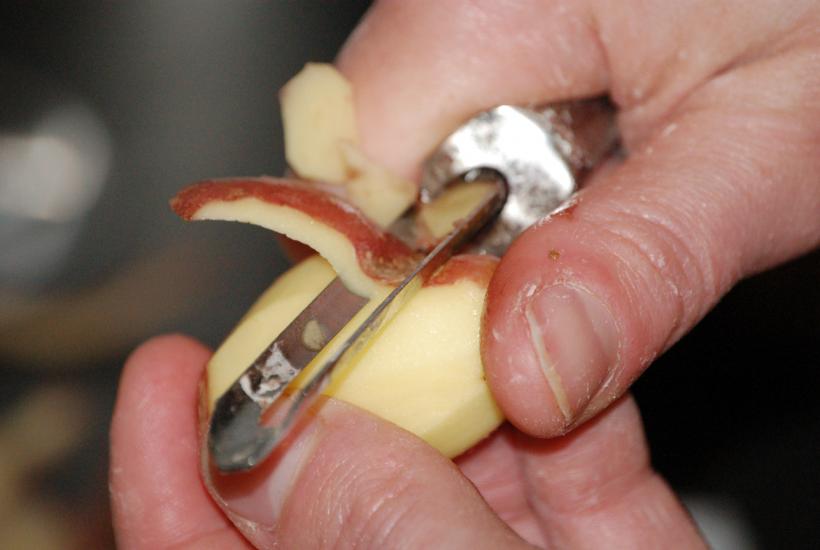 Чистка картофеля