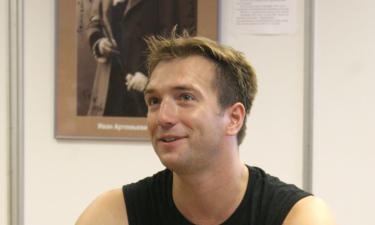 Третий брак Петра Красилова окутан тайной: что скрывает новая жена актёра