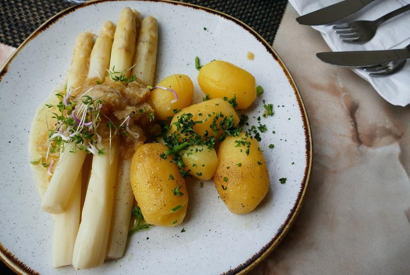 Отварная картошка с укропом