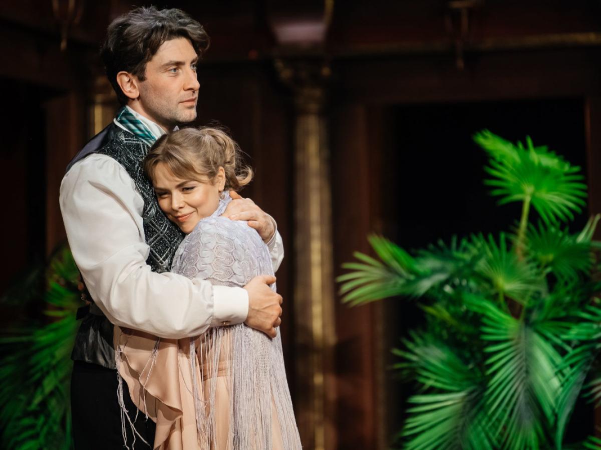 Тайна безупречного облика: спектакль Красавец мужчина заставит задуматься о любви