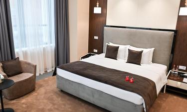 Обещали люкс — вселили в кладовку: как выбить новый номер без доплаты и скандала