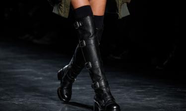 Сапоги с видимыми чулками вошли в тренды зимы 2026 — Vogue