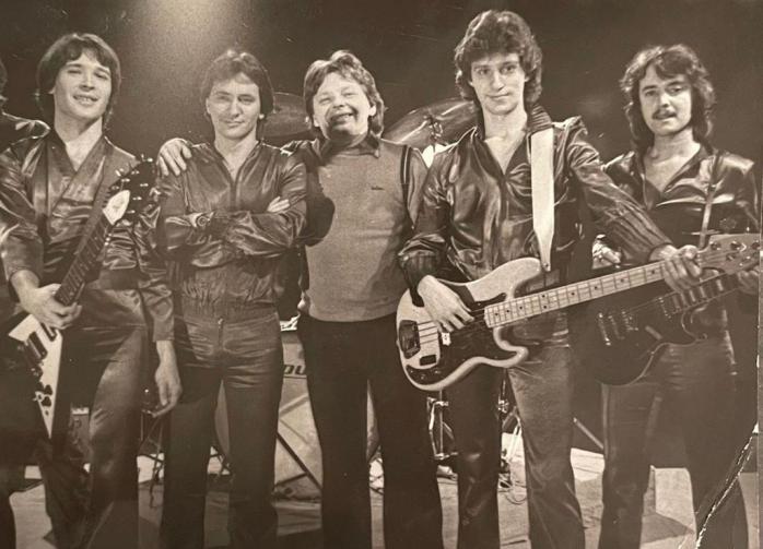 "Земляне" и Юрий Антонов впервые исполнят хит "Поверь в мечту" в тандеме