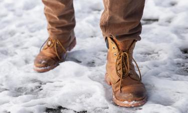 Лак для волос снижает скольжение обуви на льду