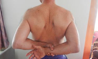 Болит спина между лопаток: причины, лечение, как снять боль