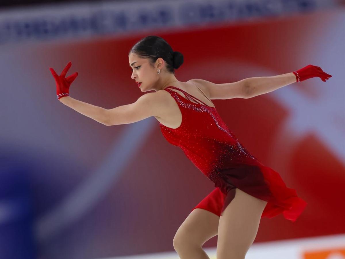 Қатты секс суреті Жалаңаш жетілген әйел көрсетті