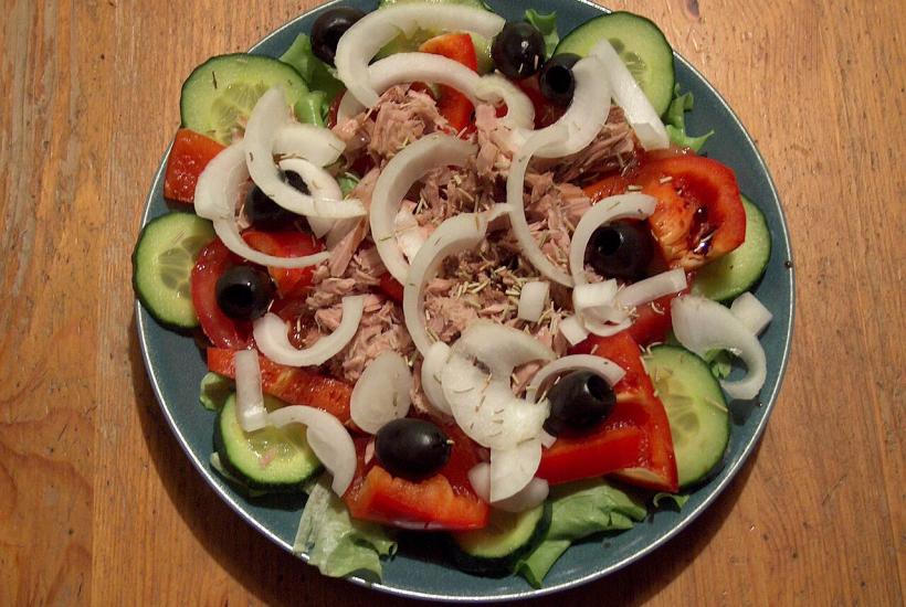 Салат с тунцом и овощами