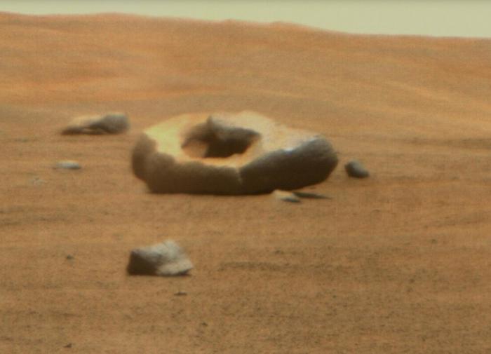 Учёные обнаружили на Марсе "пончик" и "сыр"