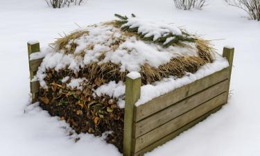 Укрытие компоста зимой помогает сохранить биологическую активность — Dum&Zahrada