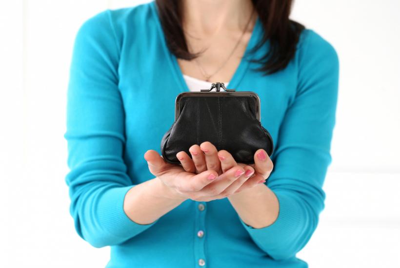 Женщина с кошельком