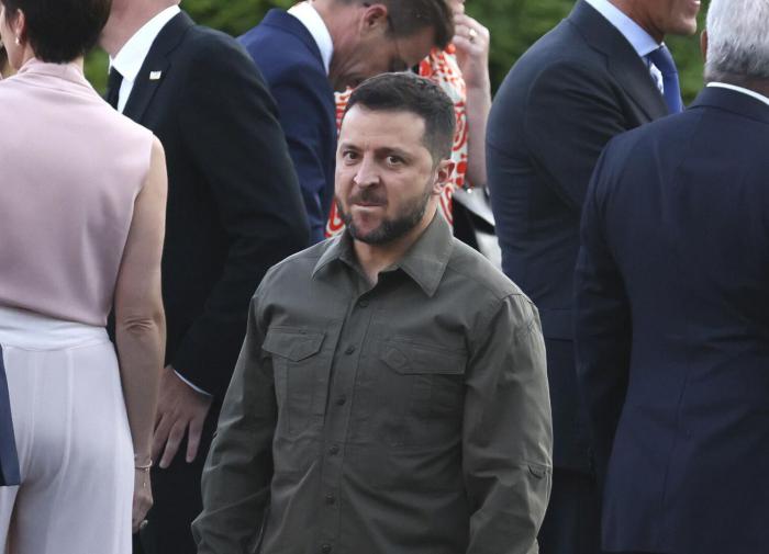 "МК": началась сдача Киева — Байден отдает Тайваню помощь, предназначенную ВСУ