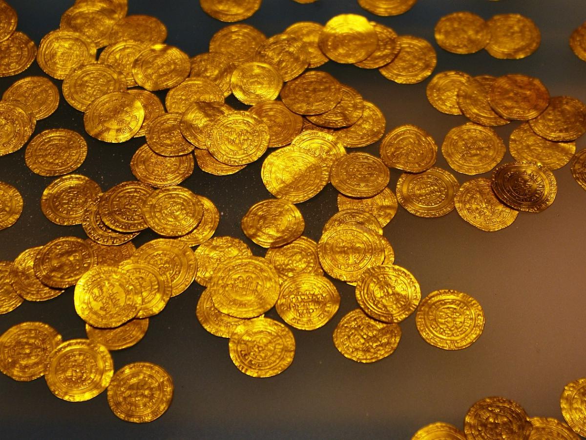 Во Франции найден клад на $800 тысяч  Popular Mechanics