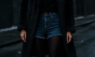 Ирина Шейк показала зимний образ с джинсовыми шортами — SMBL