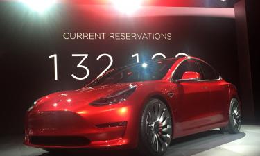 Автопилот на скамье подсудимых: почему каждая авария Tesla — это репетиция для закона будущего