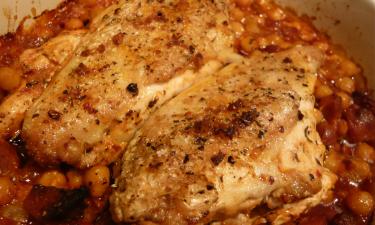 Йогуртовый маринад расщепляет волокна куриной грудки, делая её нежной