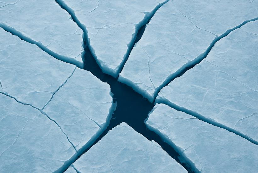 Треснувший лёд