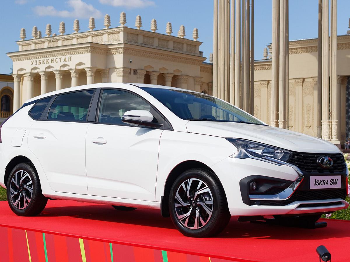 Lada Iskra получила три типа кузова седан универсал и Cross