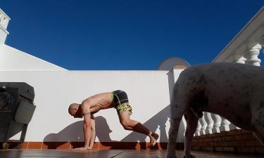 Упрощённые бёрпи задействуют все группы мышц после 50 лет