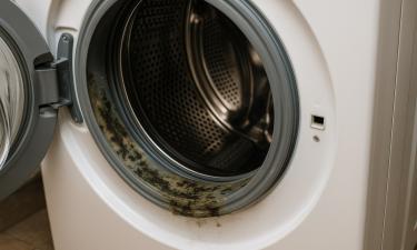 Уксус и перекись водорода устраняют запах в стиральной машине