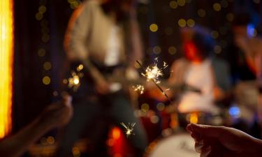 Аврора Киба повеселилась на вечеринке с младшим братом