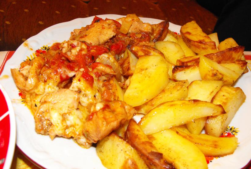 Куриное филе с помидорами и сыром