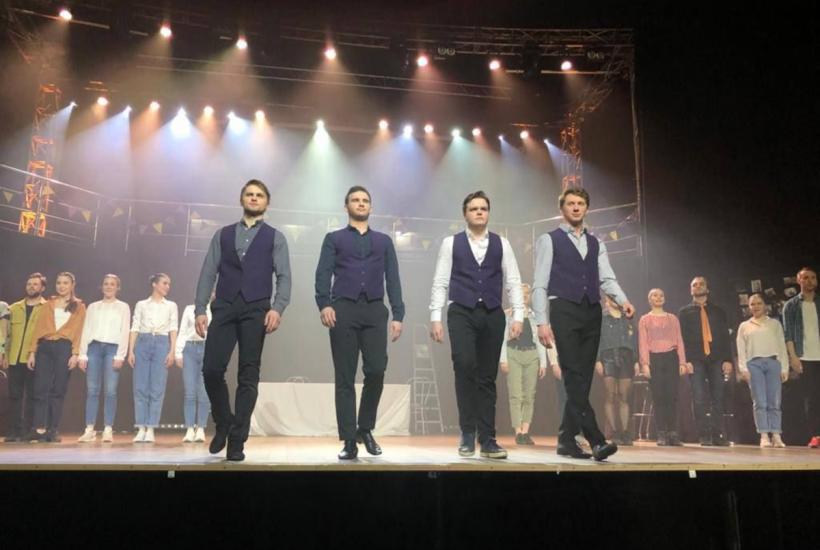 Сцена из спектакля Полупустого театра