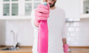 Блохи могут попасть в чистые квартиры через обувь и вещи