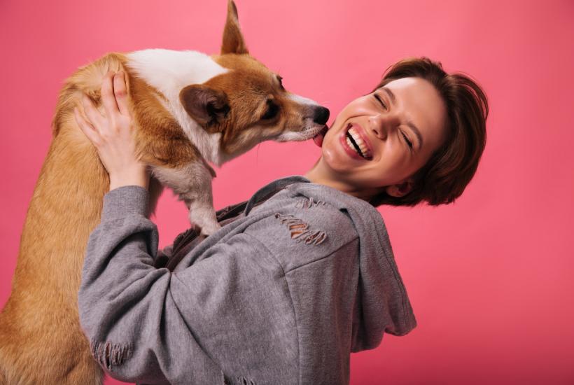 девушка с собакой