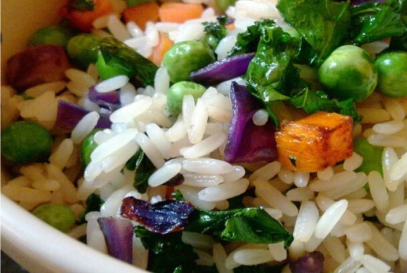 Салат с рисом и овощами