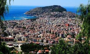 Российские туристы в Турции сокращают траты за пределами отелей