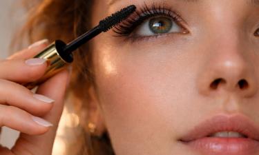 Масла помогают уменьшить ломкость ресниц при регулярном уходе - Folha Vitoria