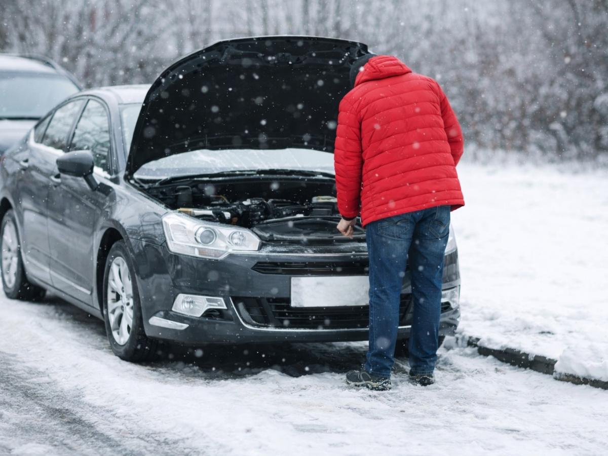 После морозов важно проверить заряд аккумулятора — автоэксперт Ладушкин