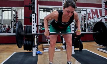 Жир тает, рельеф проступает: эти тренировки со штангой меняют тело быстрее привычного фитнеса