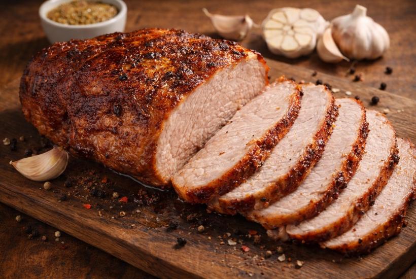 Буженина на разделочной доске