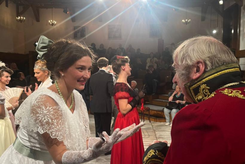 Сцена из спектакля театра Сфера Горе от ума