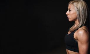 7 упражнений у стены для плоского живота