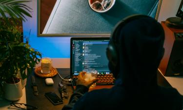 Под видом новогодних скидок мошенники крадут деньги — киберэксперт Курочкин