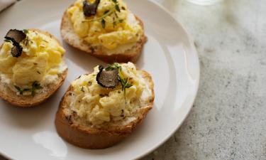 Сырная паста за 5 минут: раскроем секрет нежного вкуса намазки с камамбером, яйцами и ветчиной