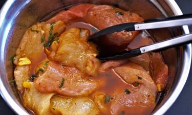 Удачный маринад для мяса готовят по правилу трех ингредиентов