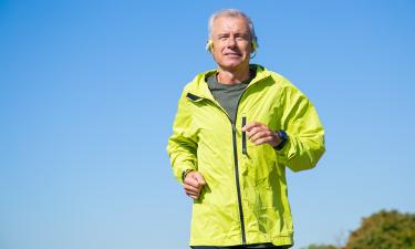 Осознанная ходьба уменьшает объем талии после 60 лет