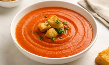 Томатный суп с фасолью и сливками даёт кремовую текстуру без муки — Allrecipes