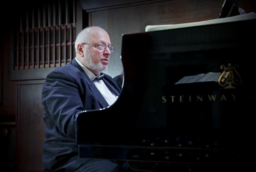 Художественный руководитель ансамбля Чистая классика Виктор Ямпольский