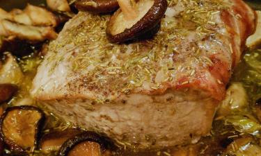 Запечённая свинина удержит гостей праздничного стола