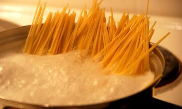 Повара используют крахмальную воду от пасты для соуса