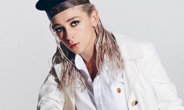 Май Абрикосов заявил, что Настя Ивлеева имитирует деревенскую жизнь ради хайпа