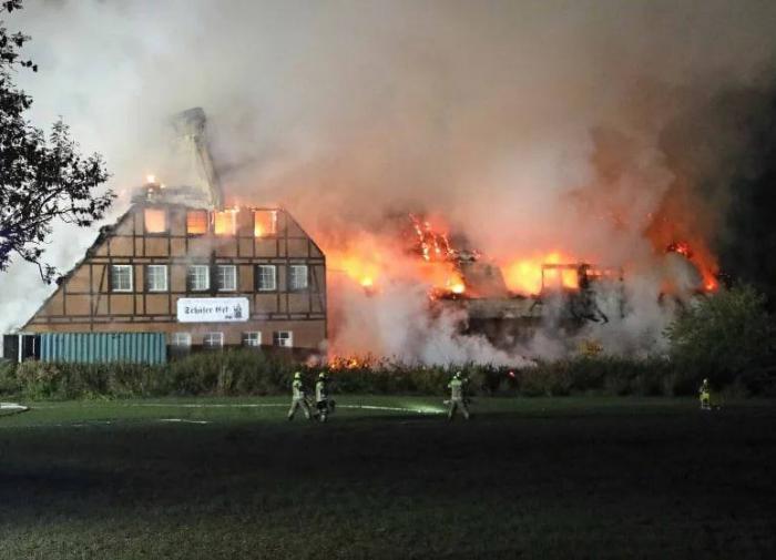 Один человек погиб в результате падения вертолёта на детский сад в Киевской области