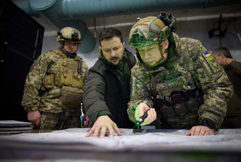 Во время рабочей поездки в Харьковскую область Президент Украины Владимир Зеленский посетил передовой командный пункт Во время рабочей поездки в Харьковскую область Президент Украины Владимир Зеленский посетил передовой командный пункт