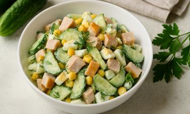 Куриный салат, который полюбили наши бабушки: всего 4 главных ингредиента и вкус, как в сказке