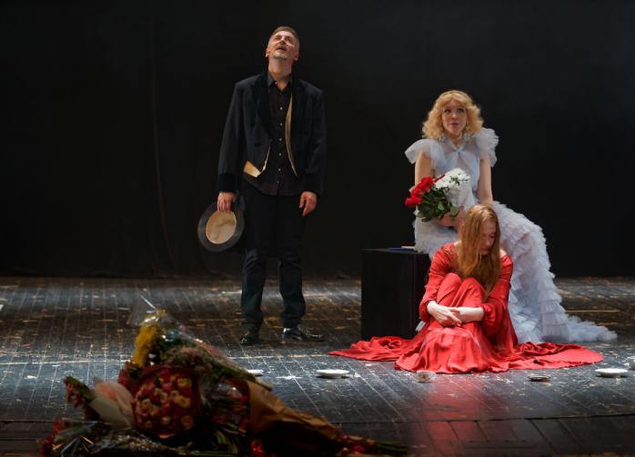 В МХАТе премьера — "Алиса без Кэрролла"